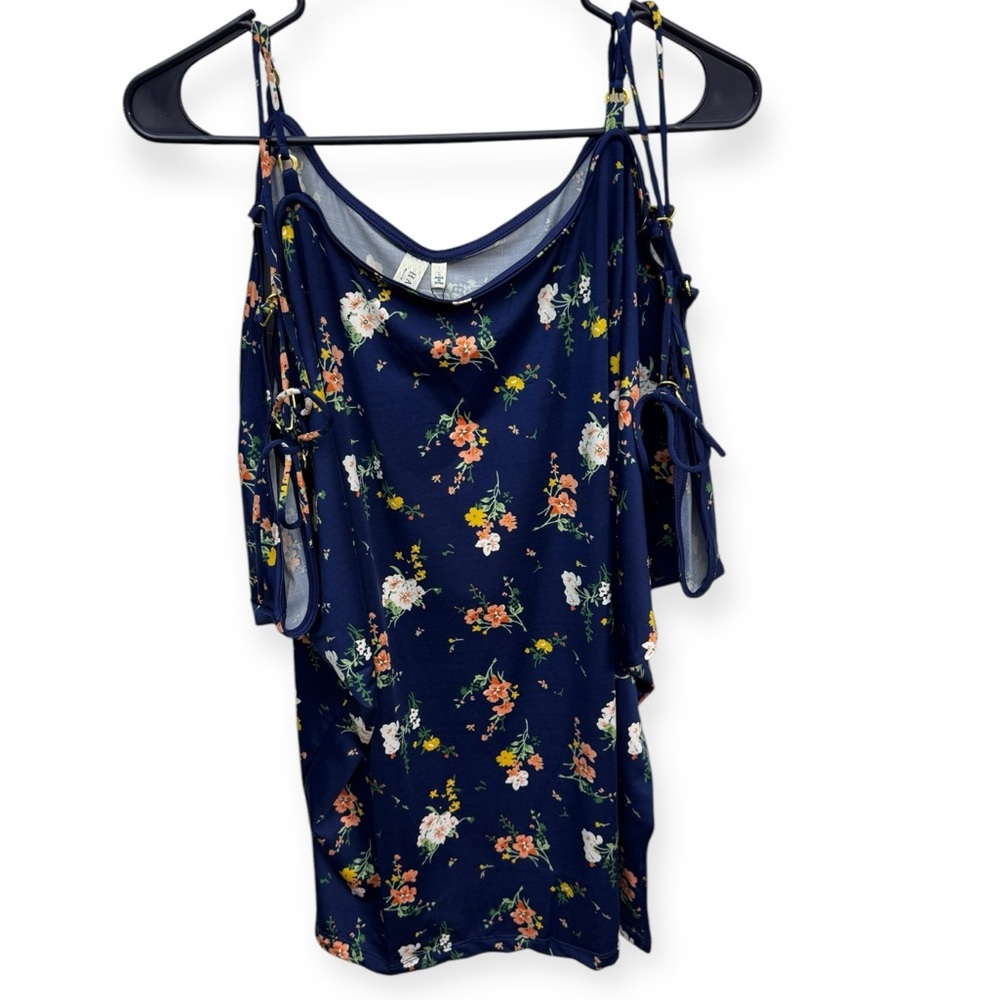 Hayden Women’s Floral Bat Wing Rope Tie Shoulders Blouse Size‎ L. 27”PTP. 28”L.